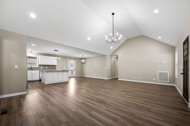 105 Cumberland Ct, Tullahoma, TN 37388