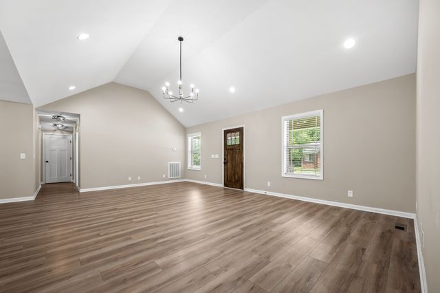 105 Cumberland Ct, Tullahoma, TN 37388