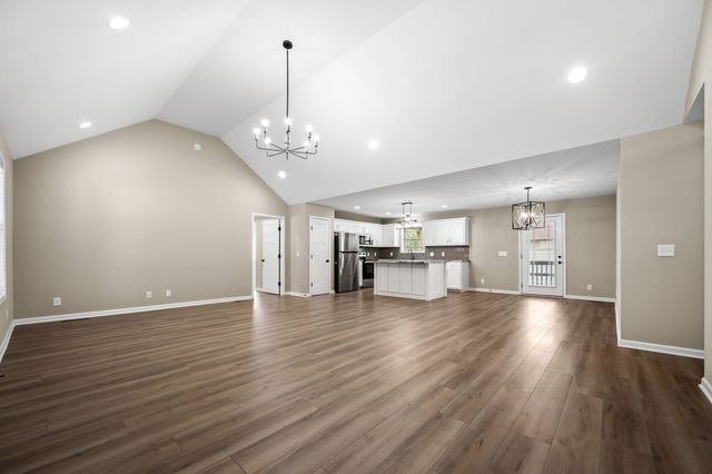 105 Cumberland Ct, Tullahoma, TN 37388