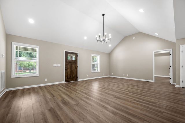 105 Cumberland Ct, Tullahoma, TN 37388