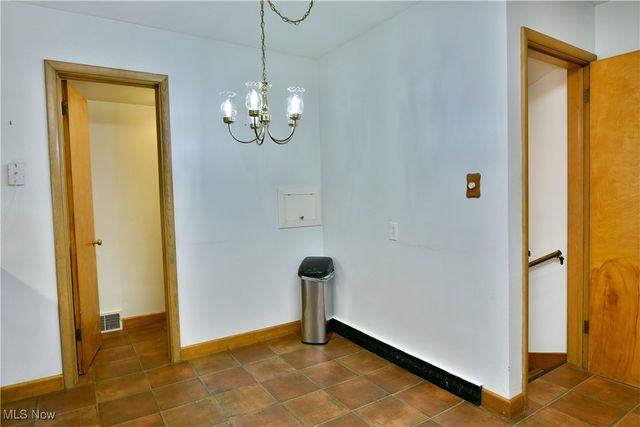 564 Adelaide Avenue NE, Warren, OH 44483