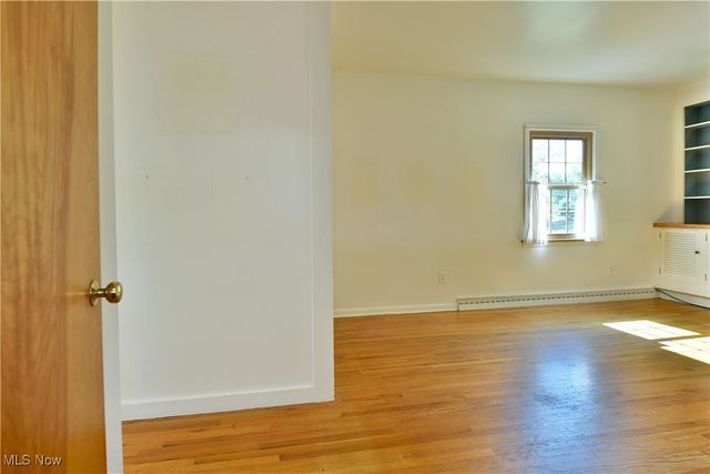 564 Adelaide Avenue NE, Warren, OH 44483