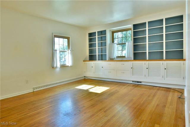 564 Adelaide Avenue NE, Warren, OH 44483