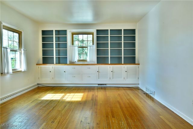 564 Adelaide Avenue NE, Warren, OH 44483