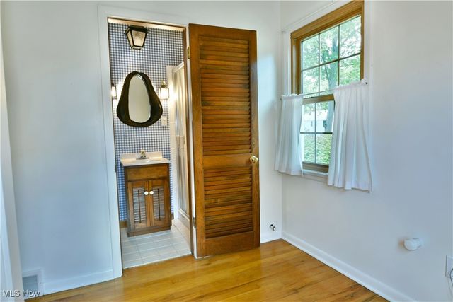 564 Adelaide Avenue NE, Warren, OH 44483