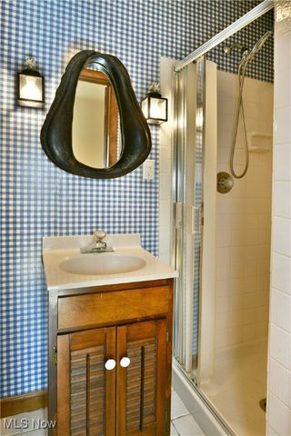 564 Adelaide Avenue NE, Warren, OH 44483