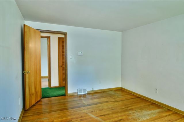 564 Adelaide Avenue NE, Warren, OH 44483