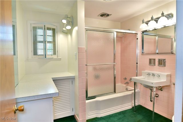 564 Adelaide Avenue NE, Warren, OH 44483