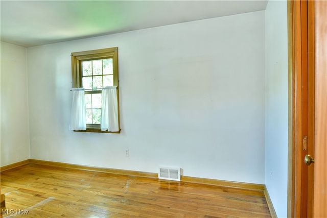 564 Adelaide Avenue NE, Warren, OH 44483