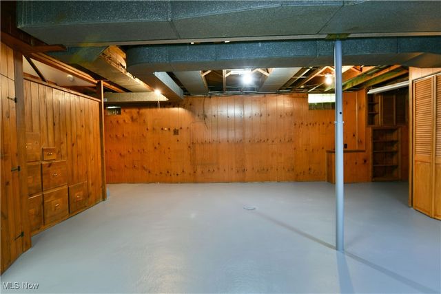 564 Adelaide Avenue NE, Warren, OH 44483