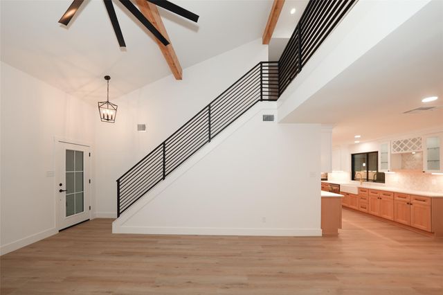 203 S Pathfinders Circle, The Woodlands, TX 77381