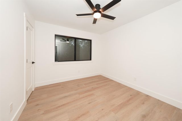 203 S Pathfinders Circle, The Woodlands, TX 77381