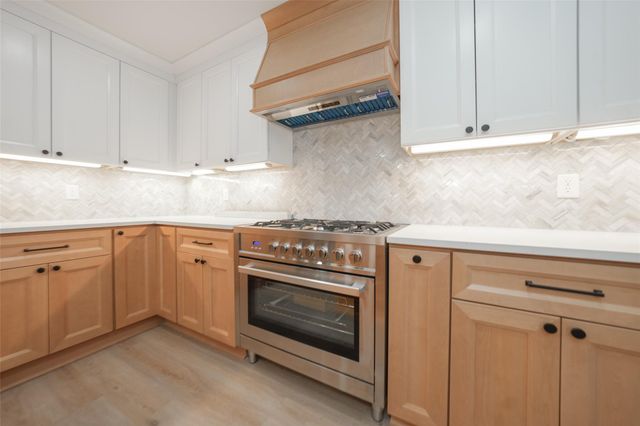 203 S Pathfinders Circle, The Woodlands, TX 77381