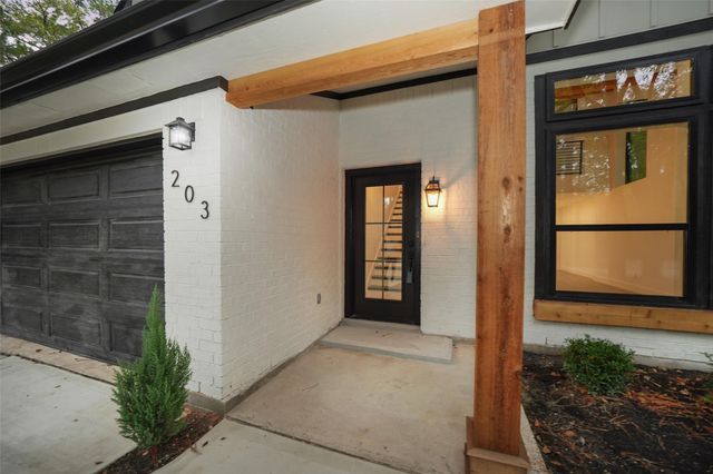 203 S Pathfinders Circle, The Woodlands, TX 77381