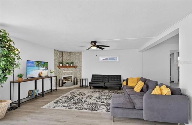 918 SE 35TH STREET, Cape Coral, FL 33904