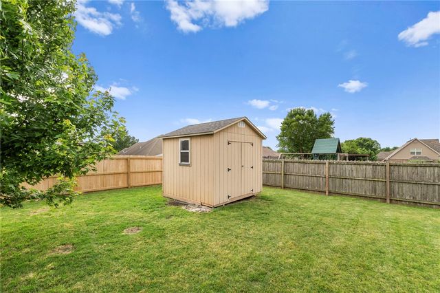 205 Callie Lane, Centerton, AR 72719