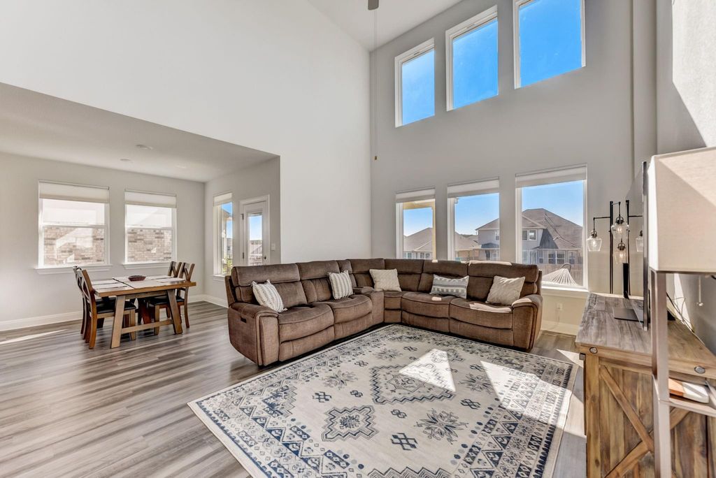 2121 Prairie Oaks DR, Georgetown, TX 78628