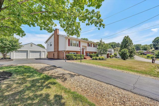 5602 Green Ridge RD NW, Roanoke, VA 24019