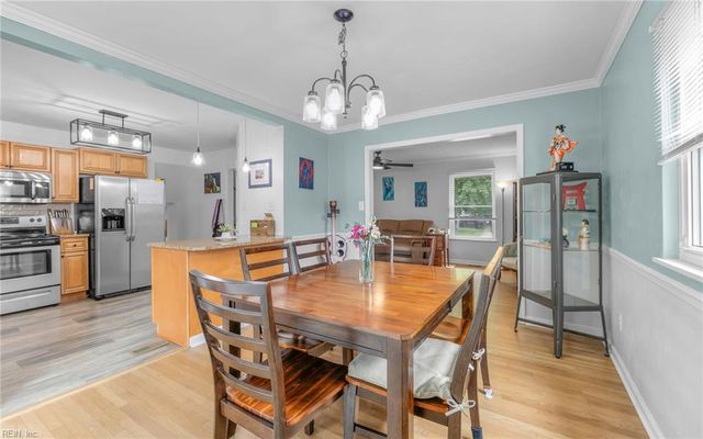 825 Greenwich LN, Newport News, VA 23601
