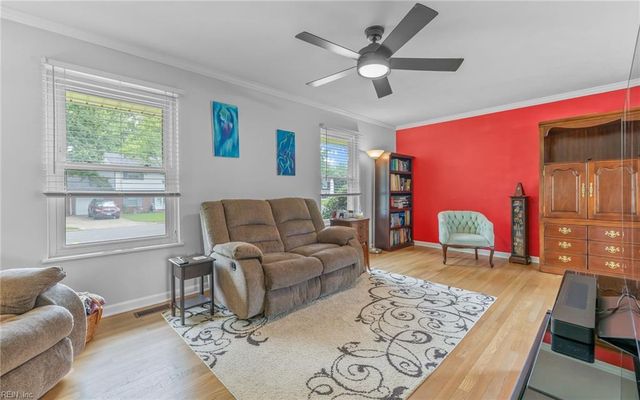 825 Greenwich LN, Newport News, VA 23601