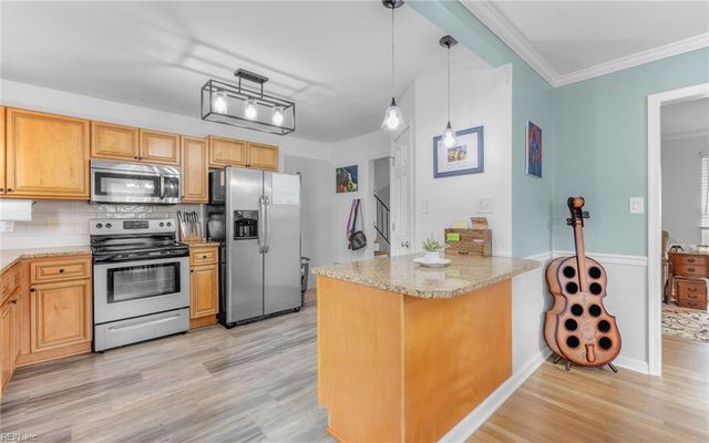 825 Greenwich LN, Newport News, VA 23601