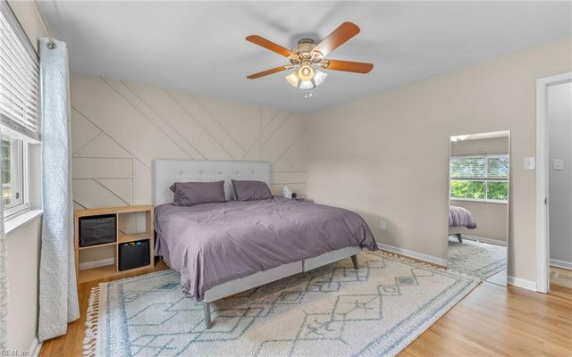 825 Greenwich LN, Newport News, VA 23601