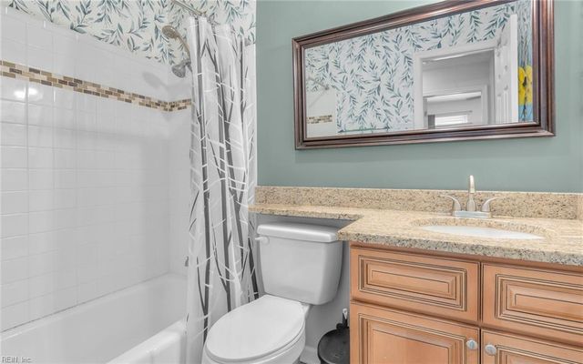825 Greenwich LN, Newport News, VA 23601