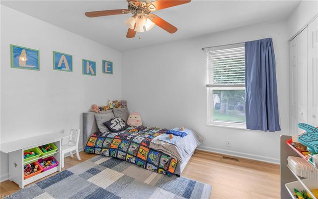 825 Greenwich LN, Newport News, VA 23601