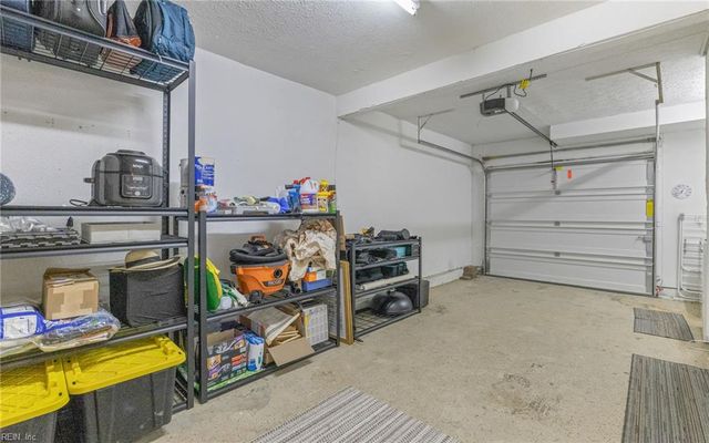 825 Greenwich LN, Newport News, VA 23601