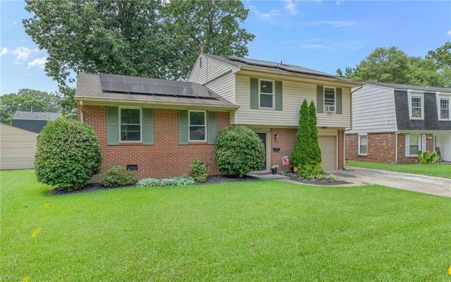 825 Greenwich LN, Newport News, VA 23601