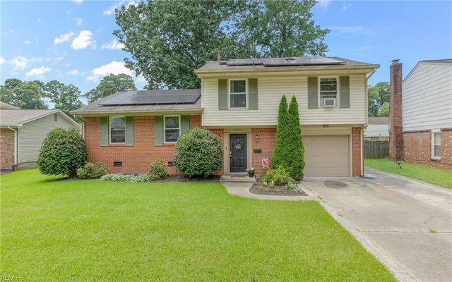 825 Greenwich LN, Newport News, VA 23601