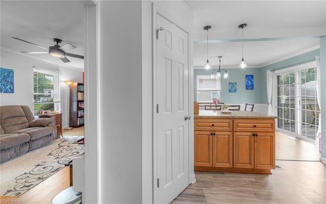 825 Greenwich LN, Newport News, VA 23601