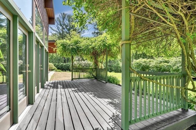 921 Main Street, Bolton, MA 01740