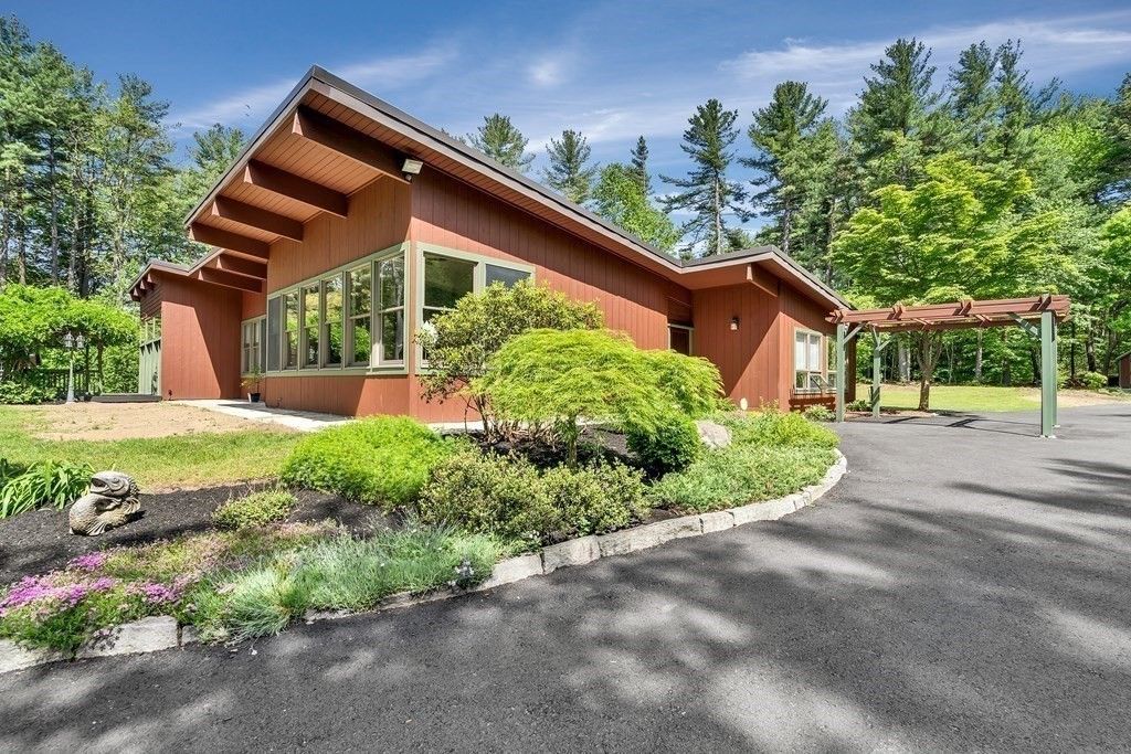 921 Main Street, Bolton, MA 01740