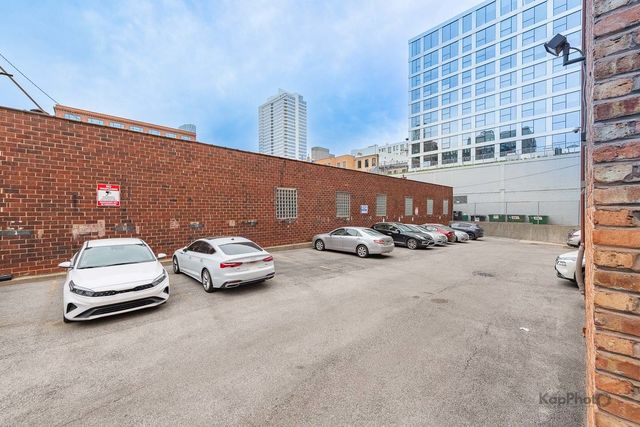 812 W Van Buren Street 3C, Chicago, IL 60607