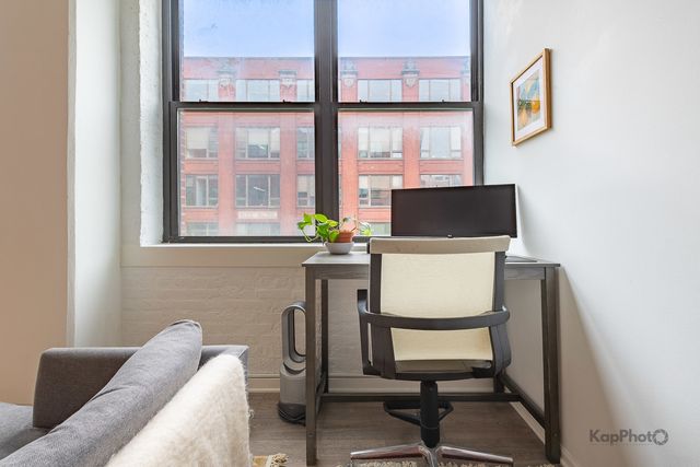 812 W Van Buren Street 3C, Chicago, IL 60607