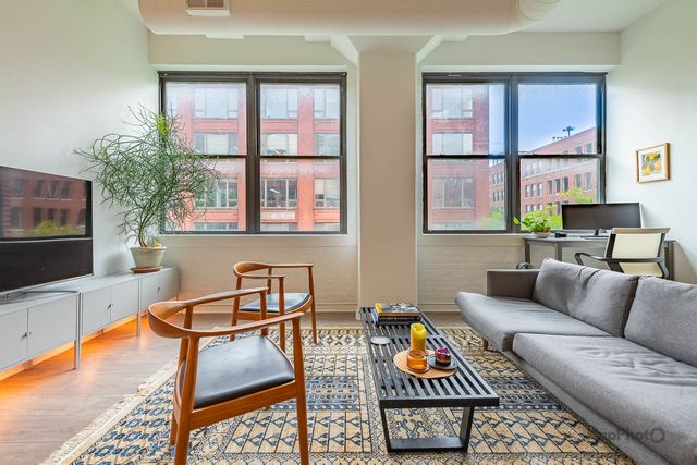 812 W Van Buren Street 3C, Chicago, IL 60607