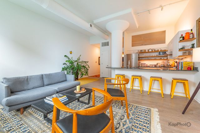 812 W Van Buren Street 3C, Chicago, IL 60607