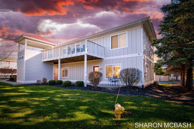 320 Blue Star Highway 35, Douglas, MI 49406