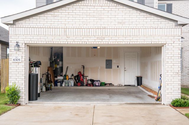 6305 Conestoga Wagon WAY, Del Valle, TX 78617