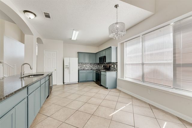 5702 Streamside Drive, Arlington, TX 76018