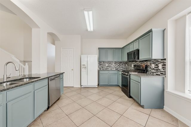 5702 Streamside Drive, Arlington, TX 76018