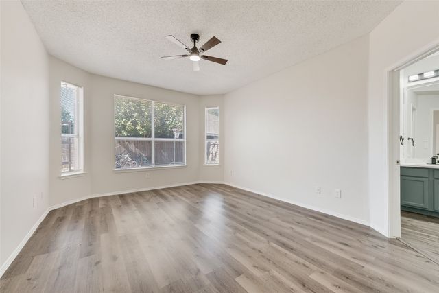 5702 Streamside Drive, Arlington, TX 76018