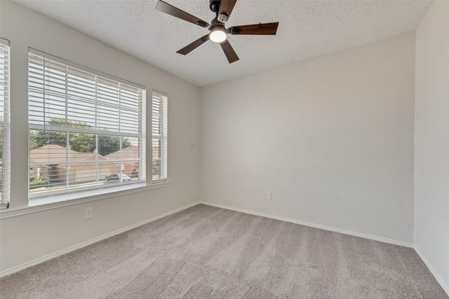 5702 Streamside Drive, Arlington, TX 76018