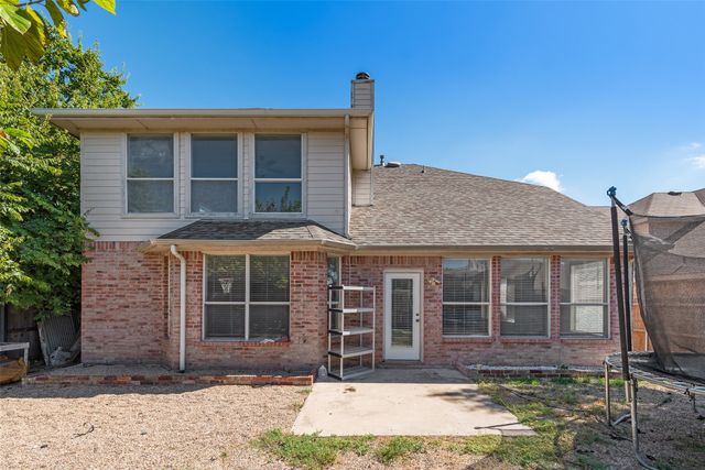 5702 Streamside Drive, Arlington, TX 76018