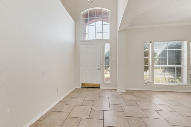 5702 Streamside Drive, Arlington, TX 76018