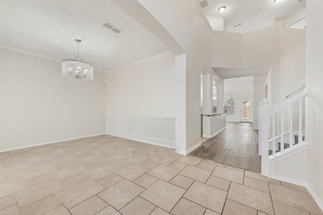 5702 Streamside Drive, Arlington, TX 76018