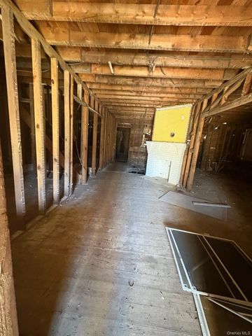 125 S Clinton Avenue, Bay Shore, NY 11706