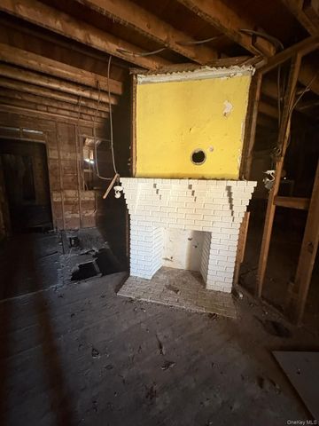 125 S Clinton Avenue, Bay Shore, NY 11706