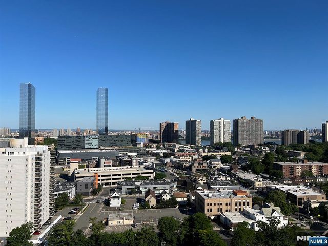 2000 Linwood Avenue 21R, Fort Lee, NJ 07024